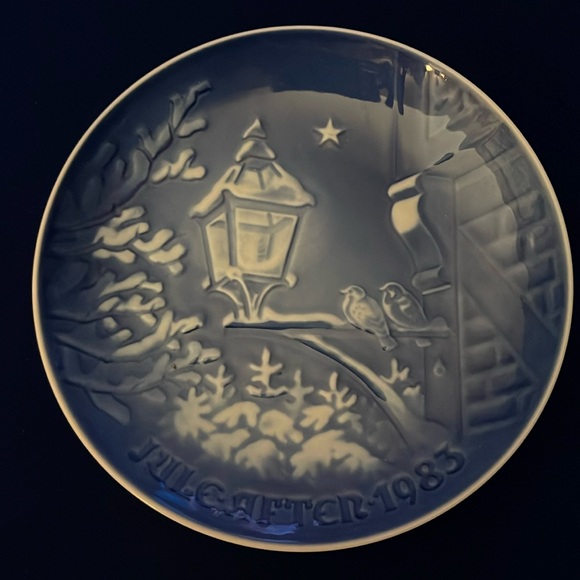 Vintage Jule After Decorative Plate - 1983, Christmas in the Old Town - Picture 1 of 3